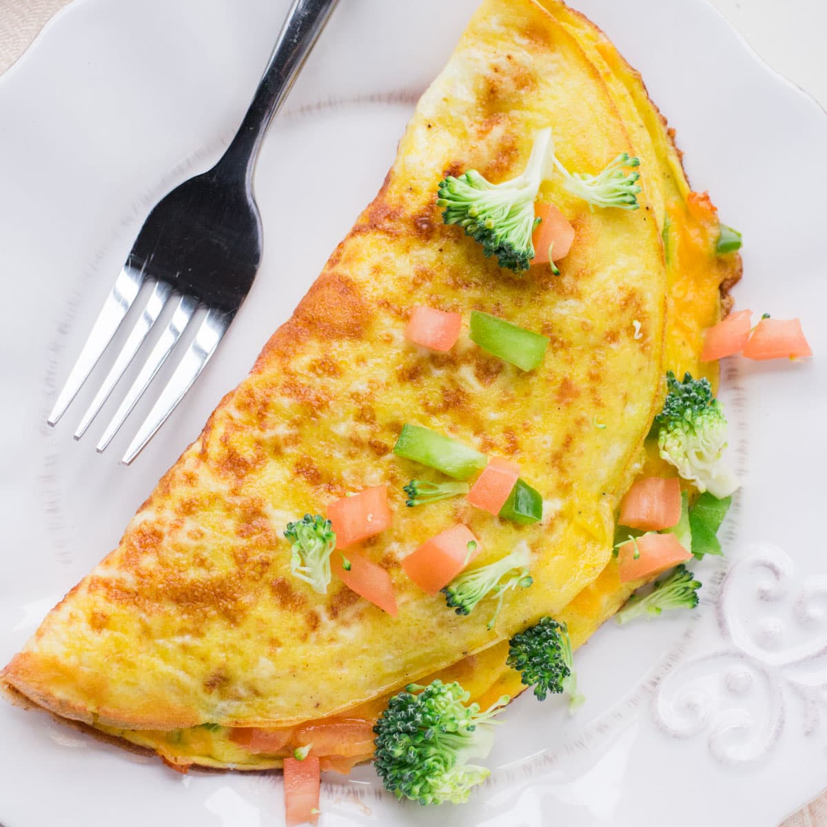 Minute Cheesy Vegetable Omelette: Quick & Fluffy Breakfast
